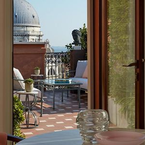 Roof Garden Suite 1 Bedroom Suite 1 King Grand Canal view